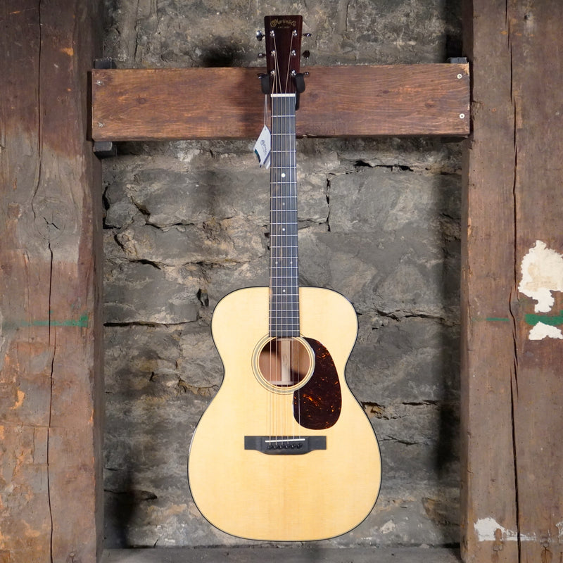 Martin Guitars 0018 Acoustic Guitar Natural Gloss w/Hard Case