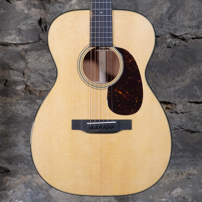 Martin Guitars 0018 Acoustic Guitar Natural Gloss w/Hard Case