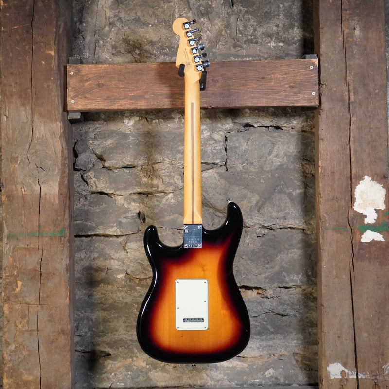 Fender Player Plus Stratocaster 3-Color Sunburst Maple Fretboard