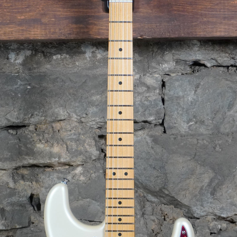 Fender Player Plus Stratocaster Olympic Pearl Maple Fretboard