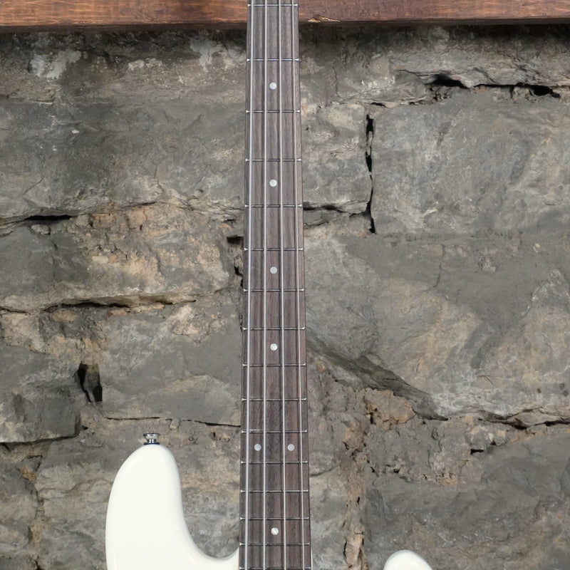 Squier Classic Vibe 60’s P-Bass Olympic White Indian Laurel Fretboard