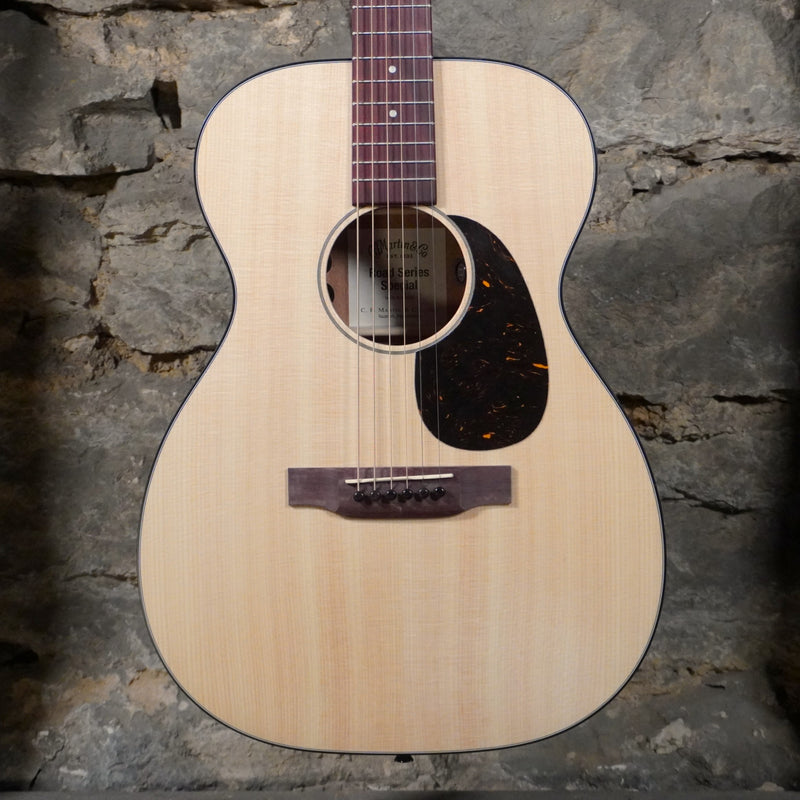 Martin Road Series Special 00-10E Natural w/Gig Bag